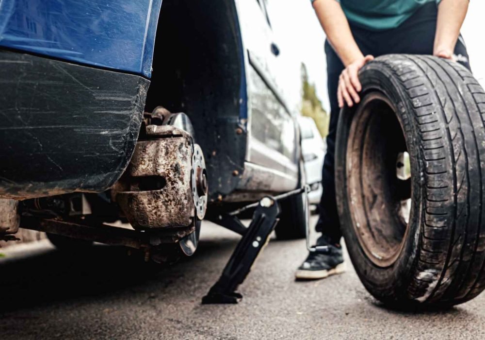 step-by-step-for-changing-car-tyres-yourself